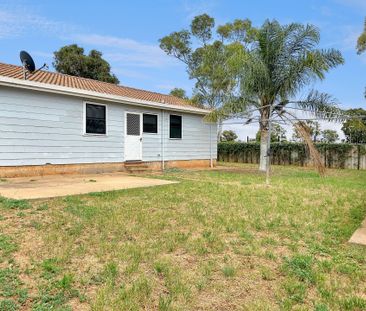 Three Bedroom home at end of quiet cul-de-sac - Photo 3