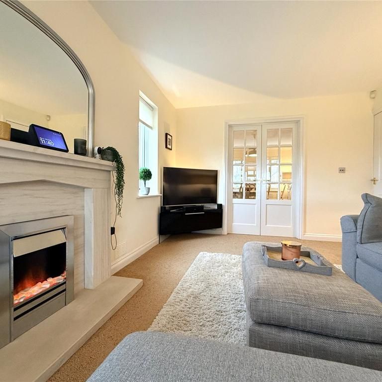 4 bedroom detached house to rent - Photo 1