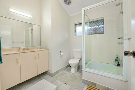 ROOMY & CENTRALLY LOCATED!! - Photo 4