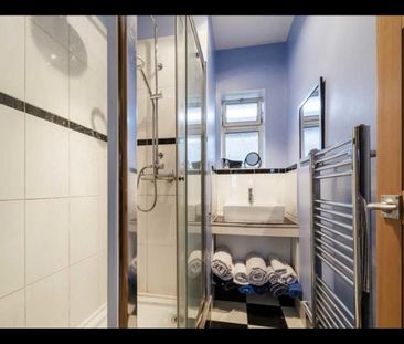 Room in a Shared House, Pembroke House, SW15 - Photo 5