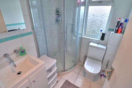 4 bedroom terraced house to rent - Photo 2