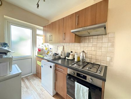 2 Bed Terraced House, Ingleton Road, N18 - Photo 5