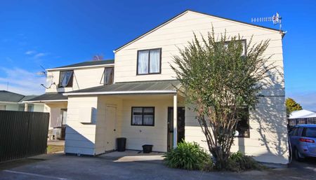 FIVE BEDROOMS - WEST END - Photo 5