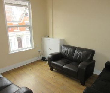 Upstairs Apartment, 20b Fitzroy Avenue, Botanic Area ~ Behind Queen... - Photo 2