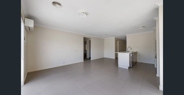 In the prestigious "The Woods Estate" - Photo 1