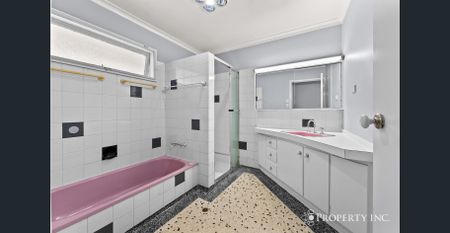 3 Bedroom Family Home in Holland Park West - Photo 5