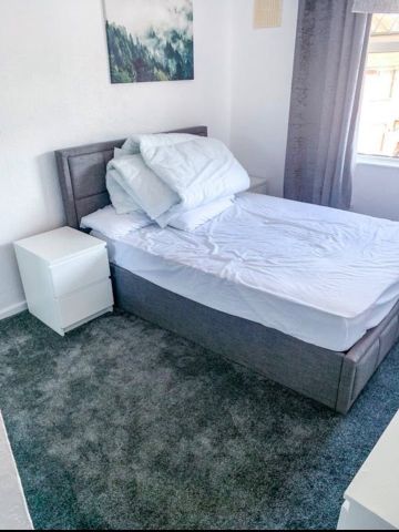 Room in a Shared House, Coldpark Gardens, BS13 - Photo 2