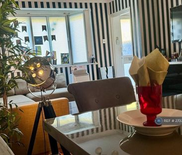 5 bedroom semi-detached house to rent - Photo 4