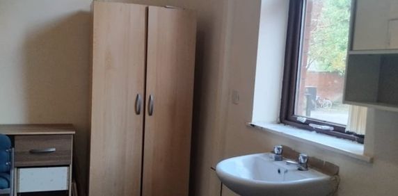 Room in a Shared House, Pennington Place, LS6 - Photo 2