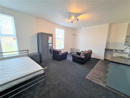 1 bedroom in a house share to rent - Photo 4