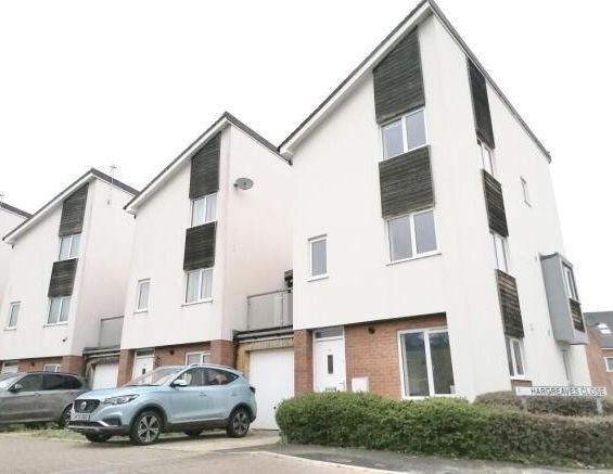 4 bedroom townhouse to rent - Photo 1