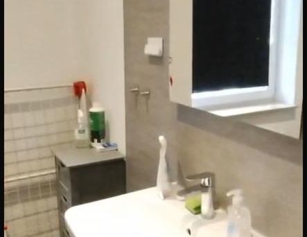 2-Raum-Wohnung in Magdeburg mit Balkon und Eckbadewanne - Foto 1