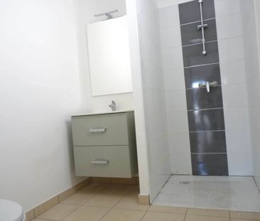 Location Appartement 2 pièces 50m² STE CLOTILDE 97490 - Photo 2