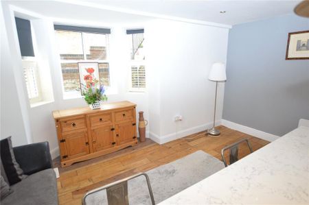 3 bedroom flat to rent - Photo 2
