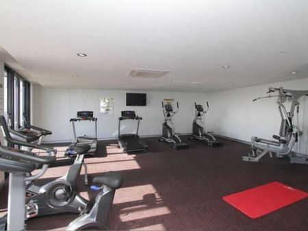 Stylish 1 Bedroom, 1 Bathroom Furnished Apartment – Prime City Location - Photo 3