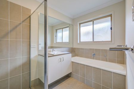 45 Innsbruck Way, Bahrs Scrub QLD 4207 - House For Rent | Domain - Photo 5