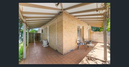 Large Townhouse in a Fantastic Location - Photo 2