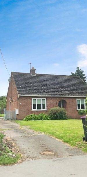 2 bedroom detached bungalow to rent - Photo 1