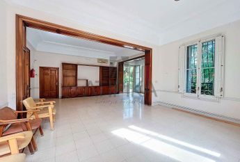 Casa señorial junto a la Clínica Teknon, Barcelona