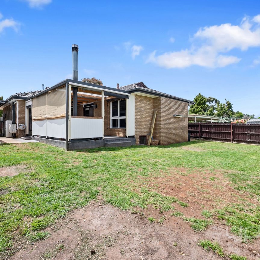 4 BEDROOM FAMILY HOME - Photo 1