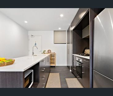 Modern Top-Floor Apartment with North-Facing Balcony in Prime Newma... - Photo 5