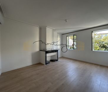 A louer dans le centre de nimes grand studio entièrement rénové ave... - Photo 5