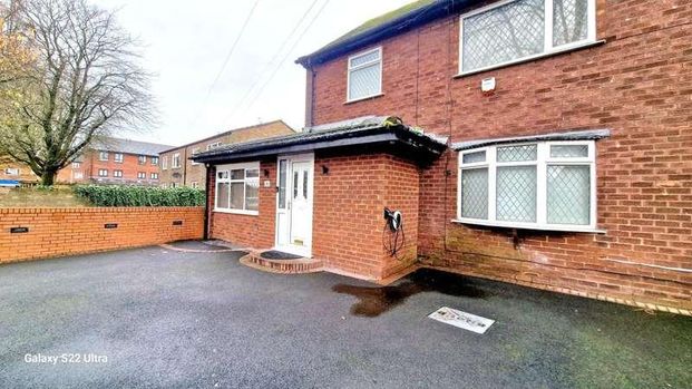 Sledmoor Road, Manchester, Wythenshawe, M23 - Photo 1