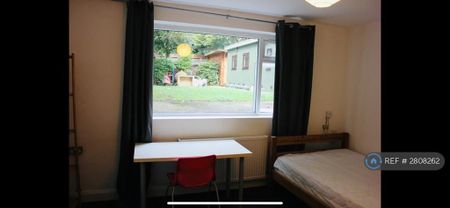 5 bedroom flat to rent - Photo 3
