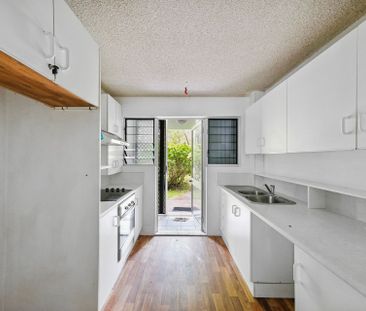 Peaceful, Light & Airy 2 Bedroom Unit in Well Maintained 'Estoril' ... - Photo 1