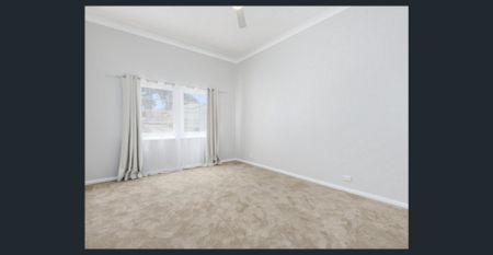 Charming Cottage - Photo 3