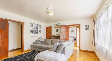 3 Bedroom in Waipawa - Photo 2