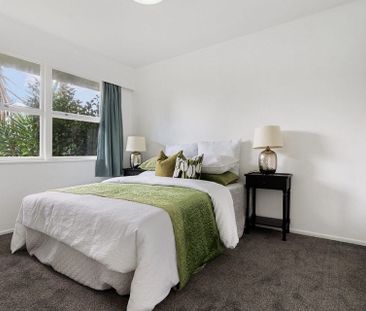 Charming 2BR Unit in Ellerslie w 2 carparks! - Photo 4