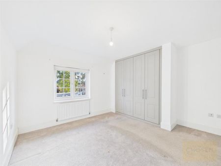 4 bedroom detached house to rent - Photo 4