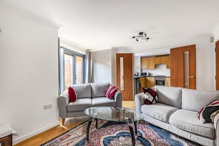 2 bedroom flat to rent - Photo 2