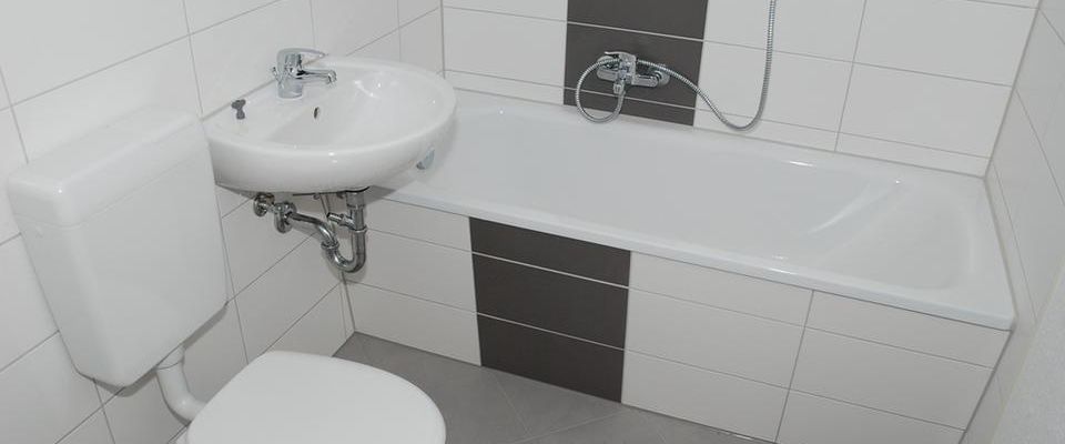Kleine 2-Raum-Wohnung mit Badewanne - Foto 1