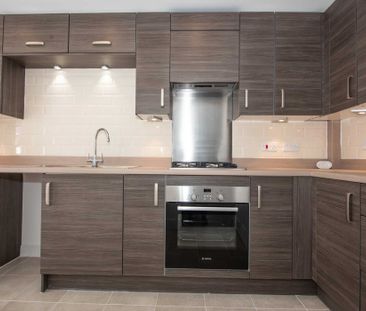 Price £1,350 pcm - Available 12/06/2025 - Part Furnished - Photo 4
