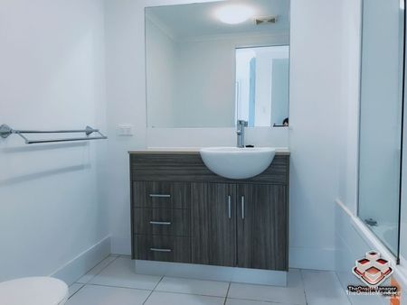 2 BEDROOM NON-FURNISHED UNIT IN TROPICAL RESORT STYLE APARTMENTS - Photo 5