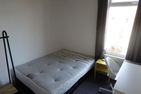 3 bedroom terraced house to rent - Photo 4