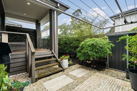 Stylish Townhouse Offering Effortless Modern Living - Photo 2