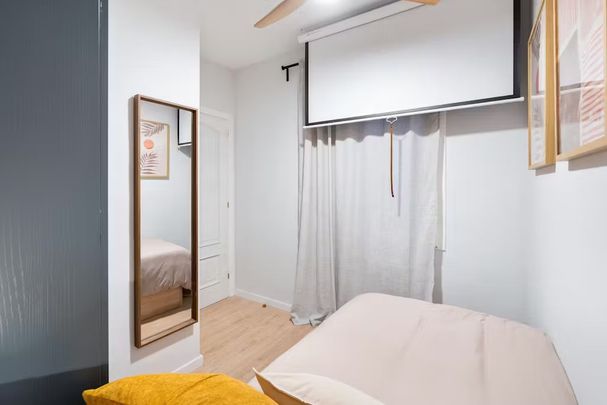 Carrer de Nàpols, Barcelona, Catalonia 08013 - Photo 1