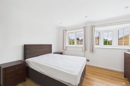 3 bedroom House in Birchmead, Wokingham - Photo 4
