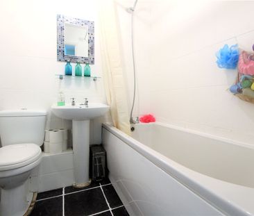 Wren Court, Ash, Aldershot, Surrey, GU12 - Photo 1