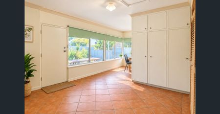 Spacious Furnished Family Home in the Heart of Victor Harbor - Photo 2