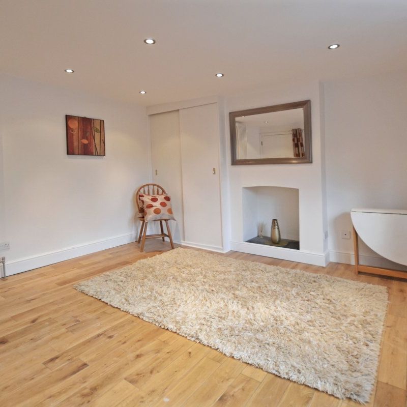 Studio Flat, Pond St, NW3 - Photo 1