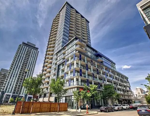 Cozy Downtown 1 Bedroom condo in East Village-Parking included | 321 - 615 6 Ave SE, Calgary - Photo 1