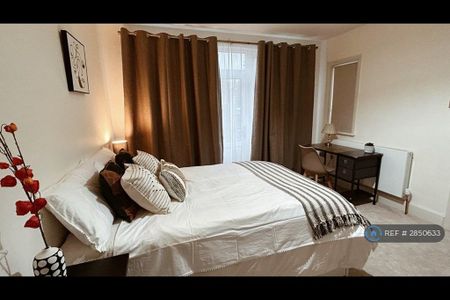 1 bedroom in a house share to rent - Photo 4