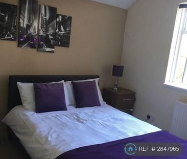 1 bedroom in a house share to rent - Photo 2