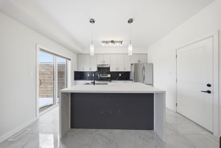 For Lease - 44 Lahey Crescent, Penetanguishene, Ontario - Photo 4