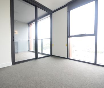 1 Bedroom &plus; Study Apartment&excl;&excl; - Photo 2