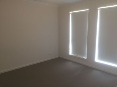 Modern 3 Bedroom Property in Paralowie - Photo 5